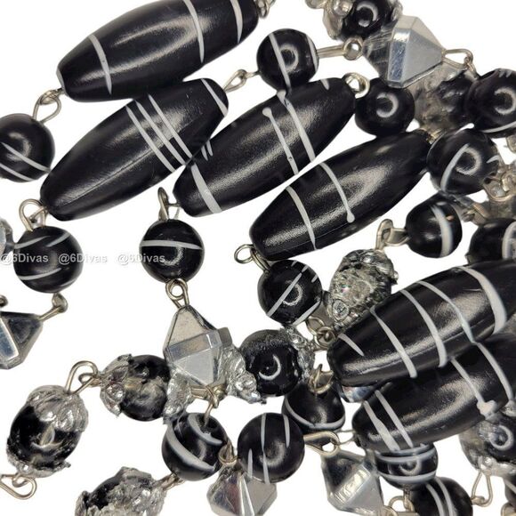 Long Black Glass bead necklace - Picture 4 of 7
